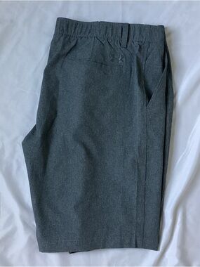 Under Armour Loose Heatgear Dark Gray Men’s Golf Shorts Size 38